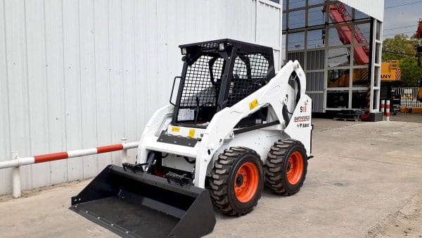 Máy xúc lật Bobcat S18