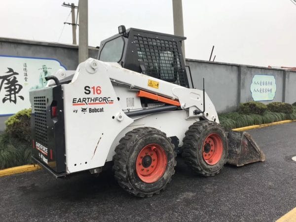 Xe xúc trượt Bobcat S16