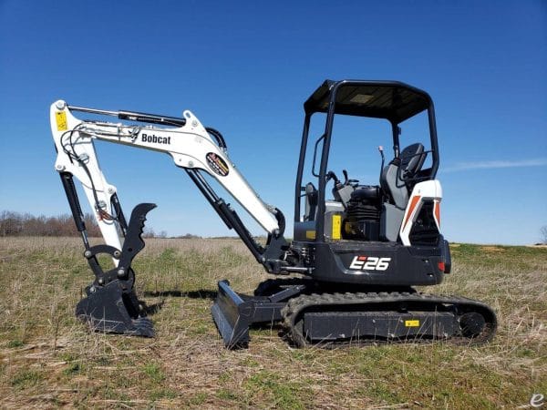 Xe xúc đào mini Bobcat E26