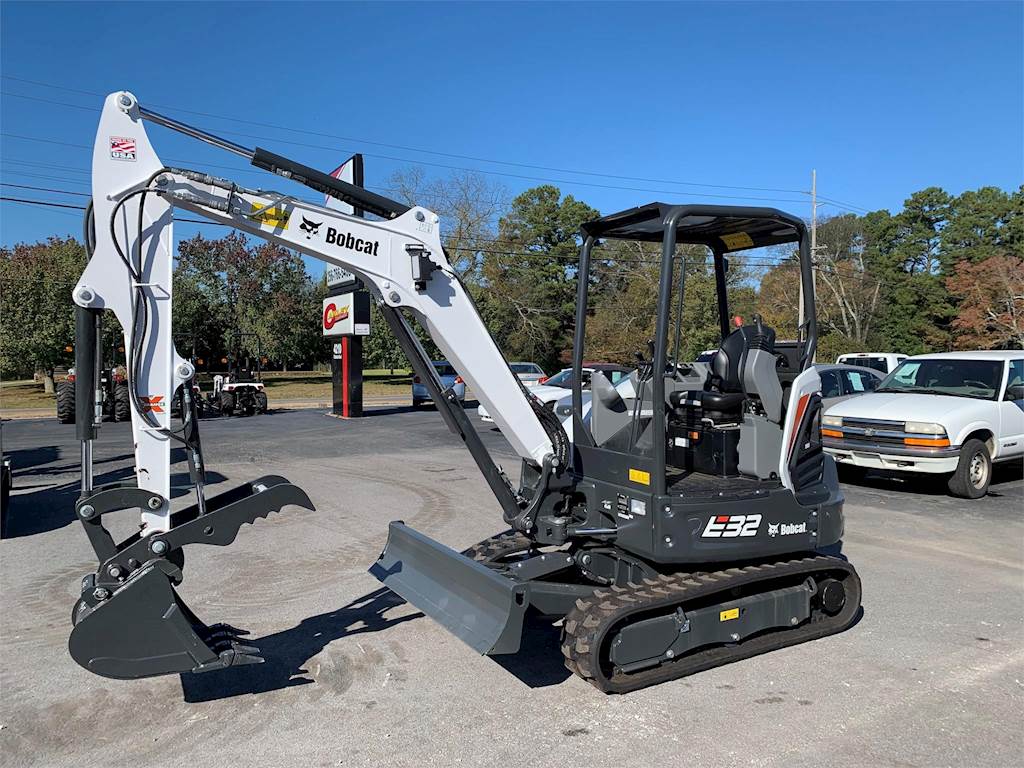 xe xúc đào mini Bobcat E32