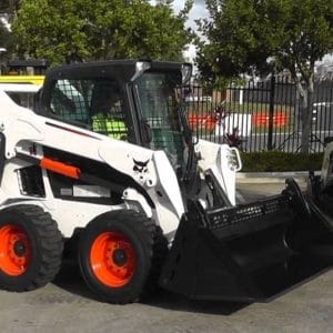 xe xúc trượt Bobcat S530