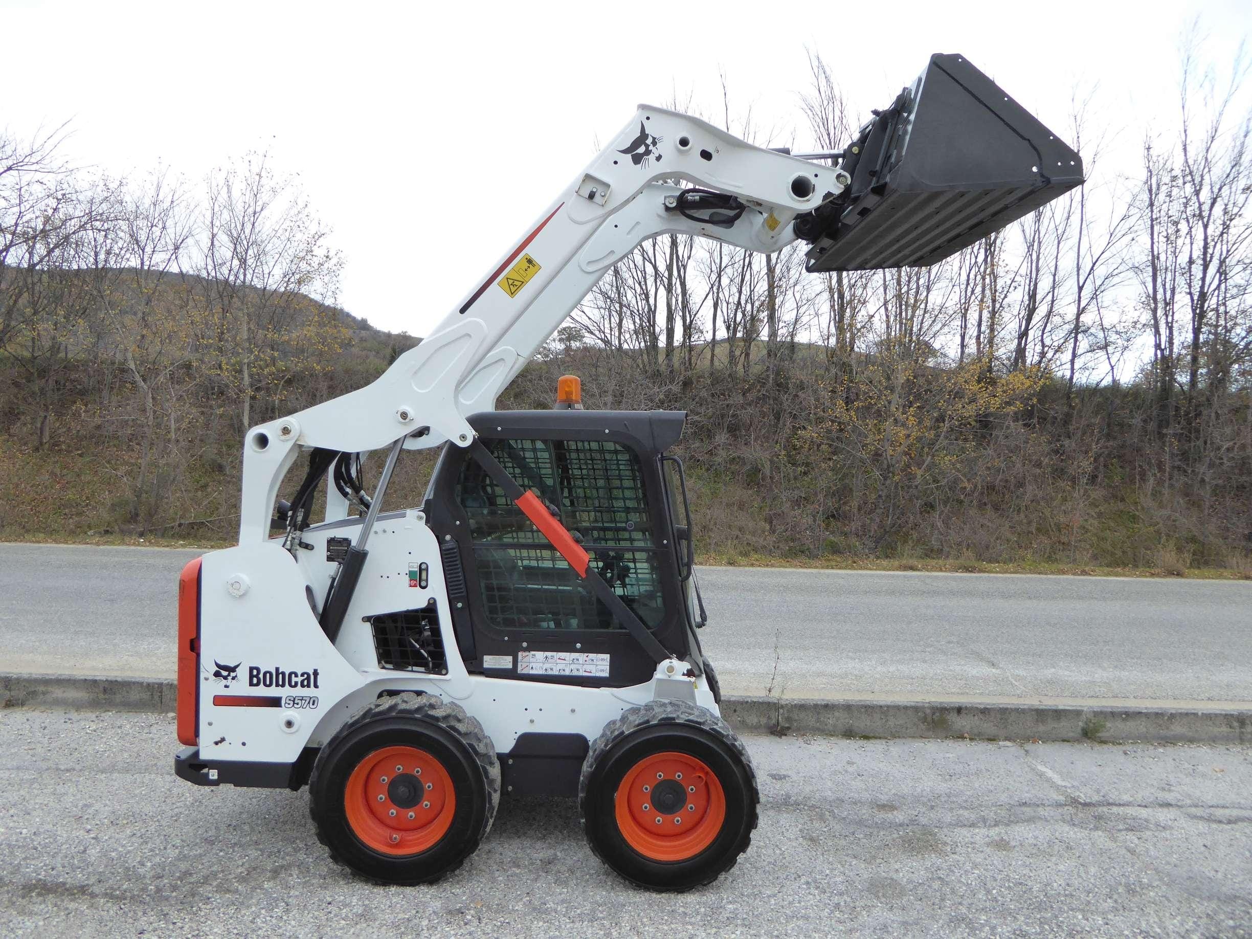 Ưu điểm xe xúc trượt Bobcat S570