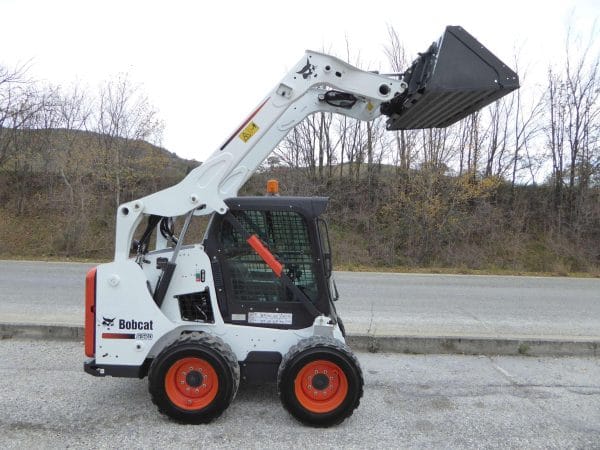 Xe xúc trượt Bobcat S570