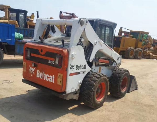 Xe xúc lật Bobcat S650