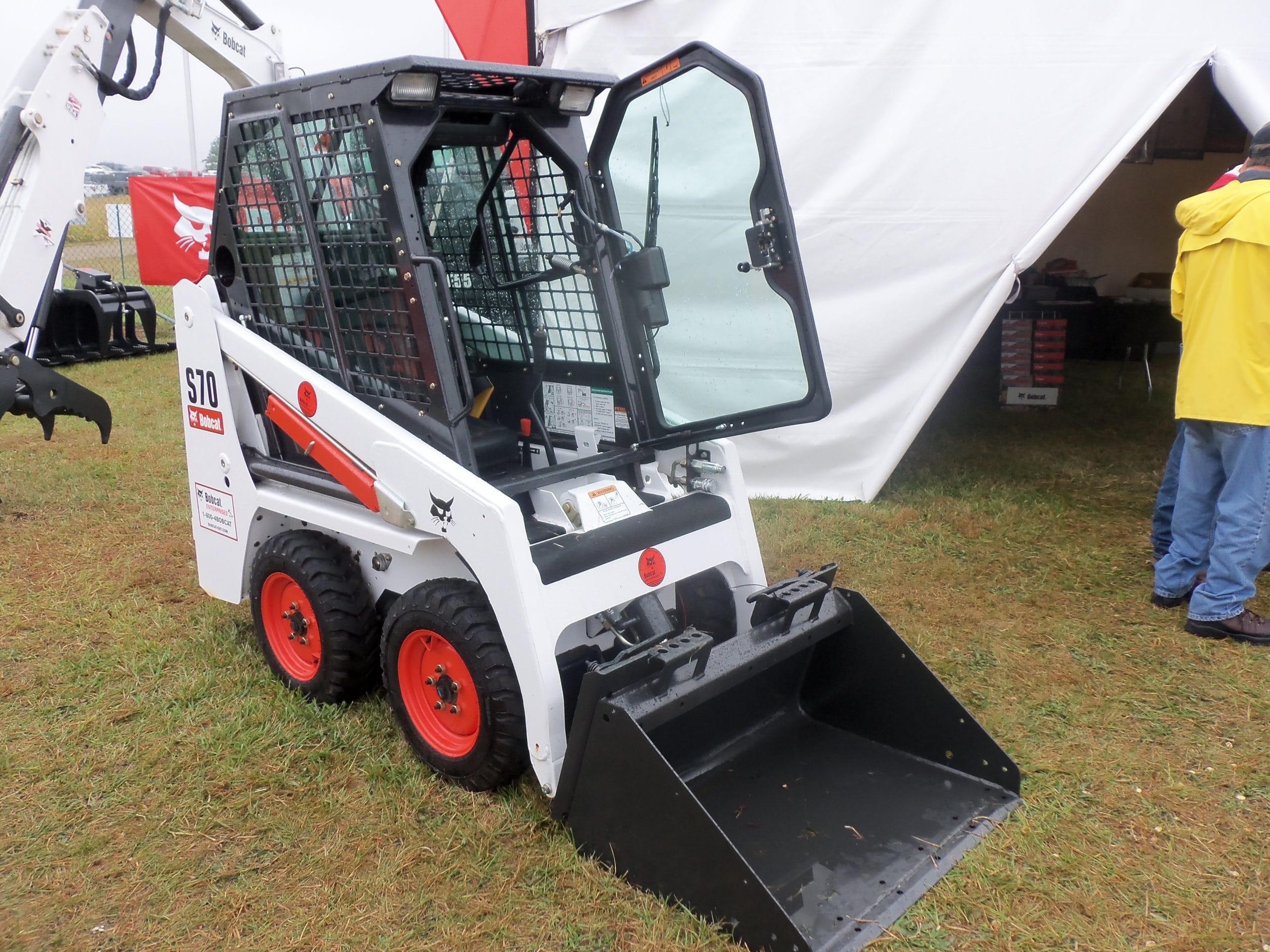 Tổng quan về xe xúc trượt Bobcat S70