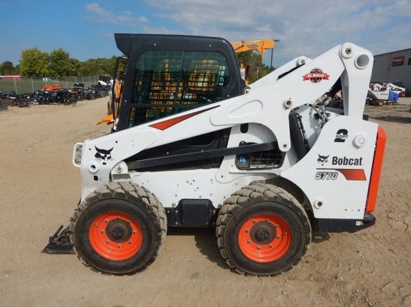 Xe xúc lật Bobcat S770