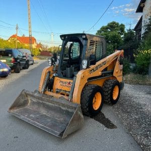 Xe xúc lật Skid Loader Mustang 2200R