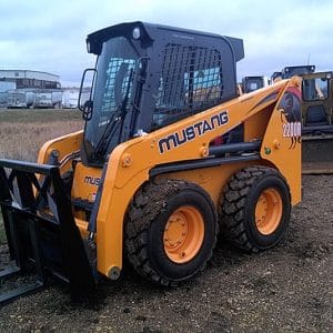 Xe xúc lật Skid Loader Mustang 2200R