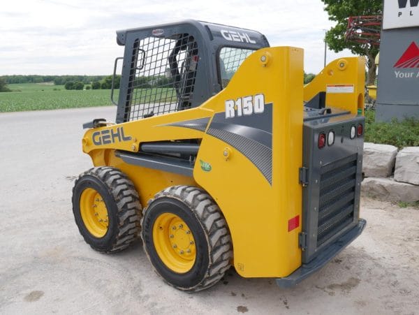 Xe xúc lật Skid Loader GEHL R150