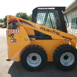 xe xúc lật Skid Loader Mustang 1500R