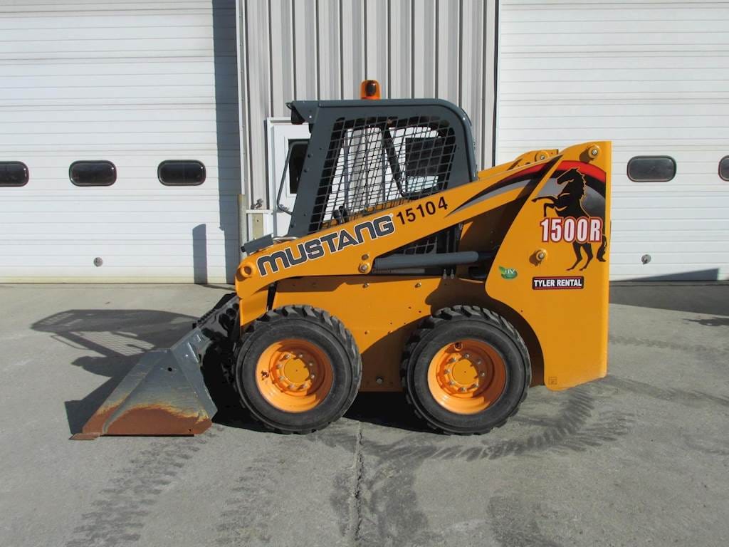 Tổng quan về xe xúc lật Skid Loader Mustang 1500R