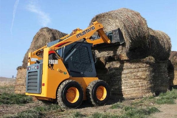 Xe xúc lật Skid Loader Mustang 1900R