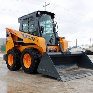 xe xúc lật Skid Loader Mustang 1900R