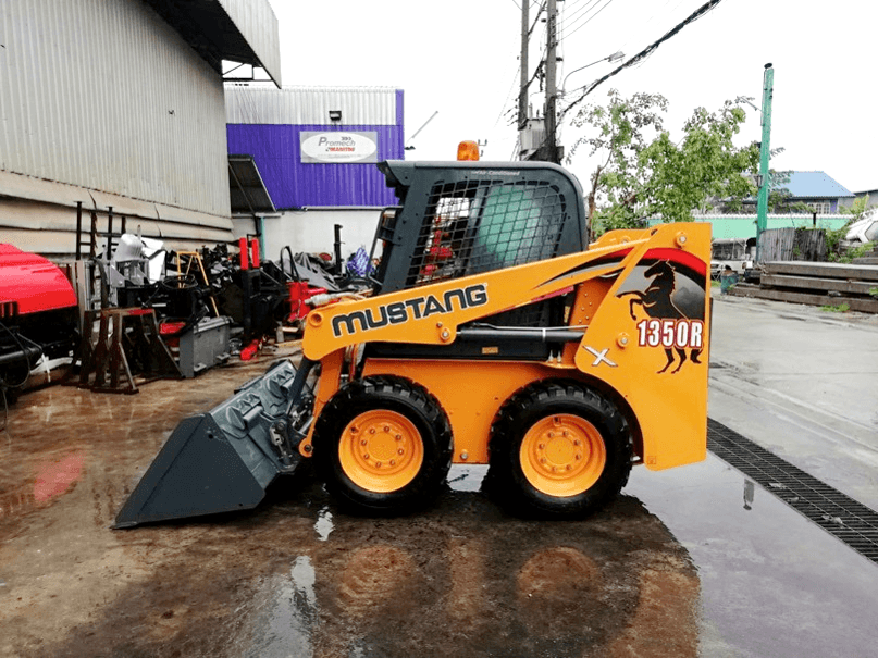 Tổng quan về xe xúc lật xe xúc lật Skid Loader Mustang 1350R