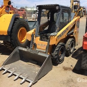 xe xúc lật Skid Loader Mustang 1350R