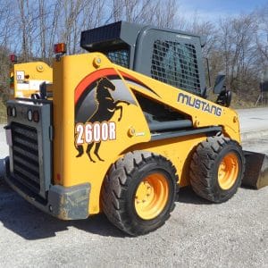 Xe xúc lật Skid Loader Mustang 2600R