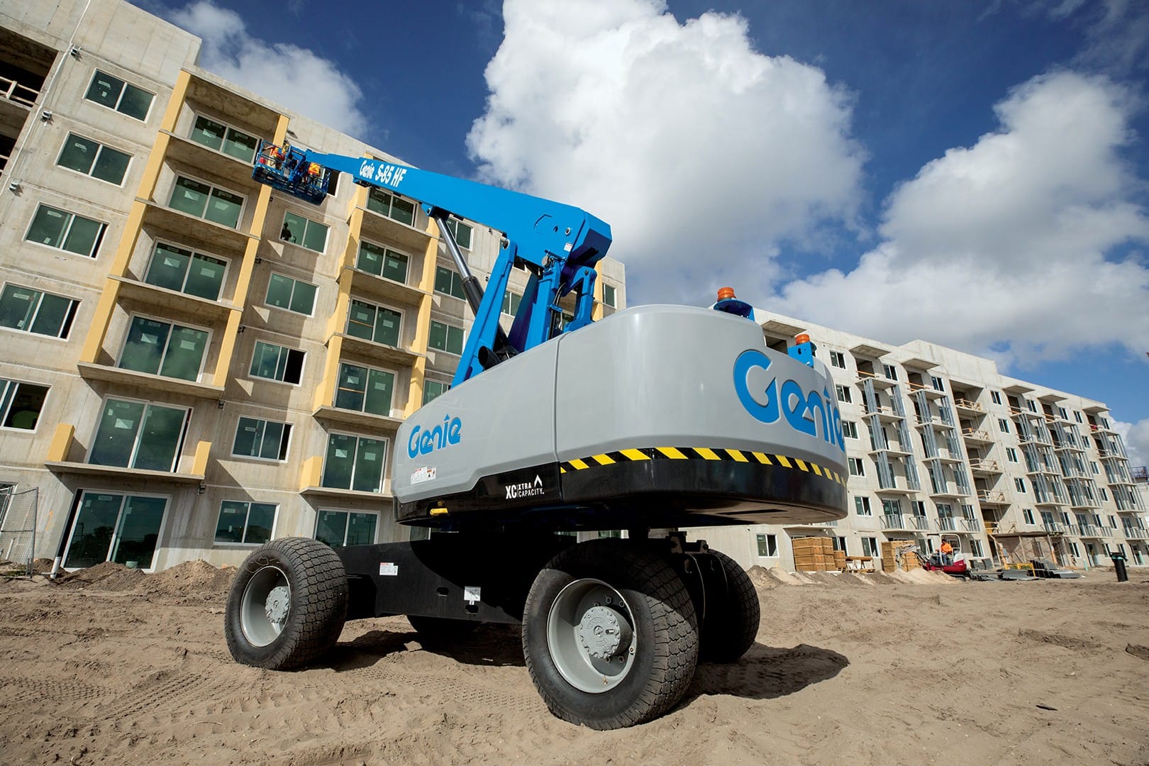 Bán và cho thuê xe nâng người boom lift