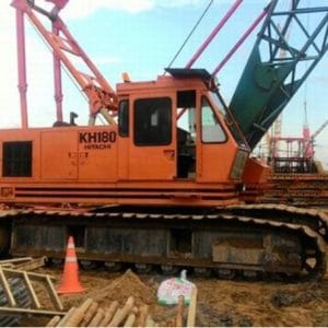 Xe cẩu bánh xích Hitachi 180 tấn