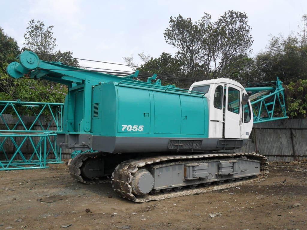 Tổng quan về xe cẩu bánh xích Kobelco 65 tấn