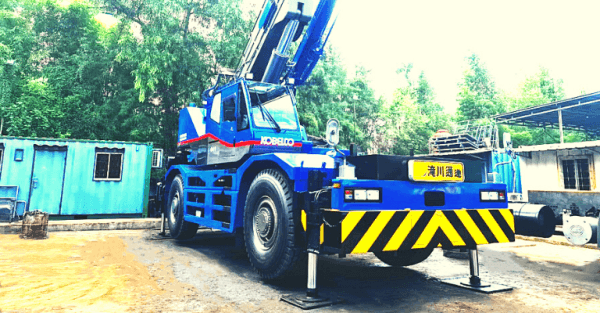 Xe cẩu bánh lốp Kobelco 50 tấn