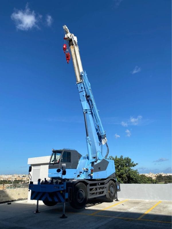 Xe cẩu bánh lốp Kobelco 25 tấn