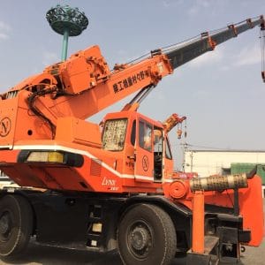 xe cẩu bánh lốp Kobelco 16 tấn