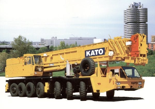 Xe cẩu bánh lốp Kato 160 tấn