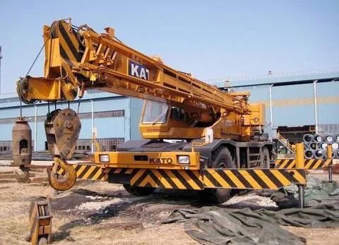 Xe cẩu bánh lốp Kato 45 tấn