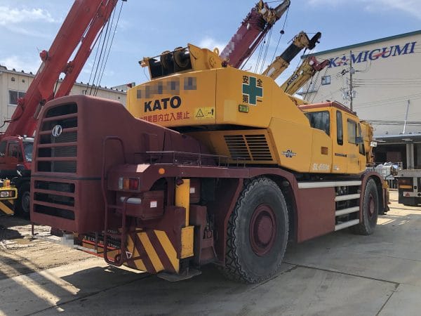 Xe cẩu bánh lốp Kato 65 tấn