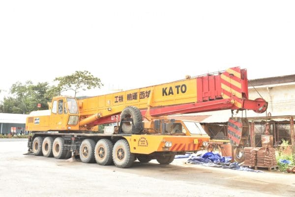 Xe cẩu bánh lốp Kato 80 tấn