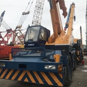 Xe cẩu bánh lốp Kobelco 70 tấn