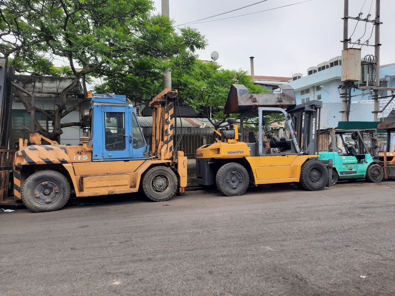 Cho thuê xe làm việc tại nhà máy sản xuất Clinker