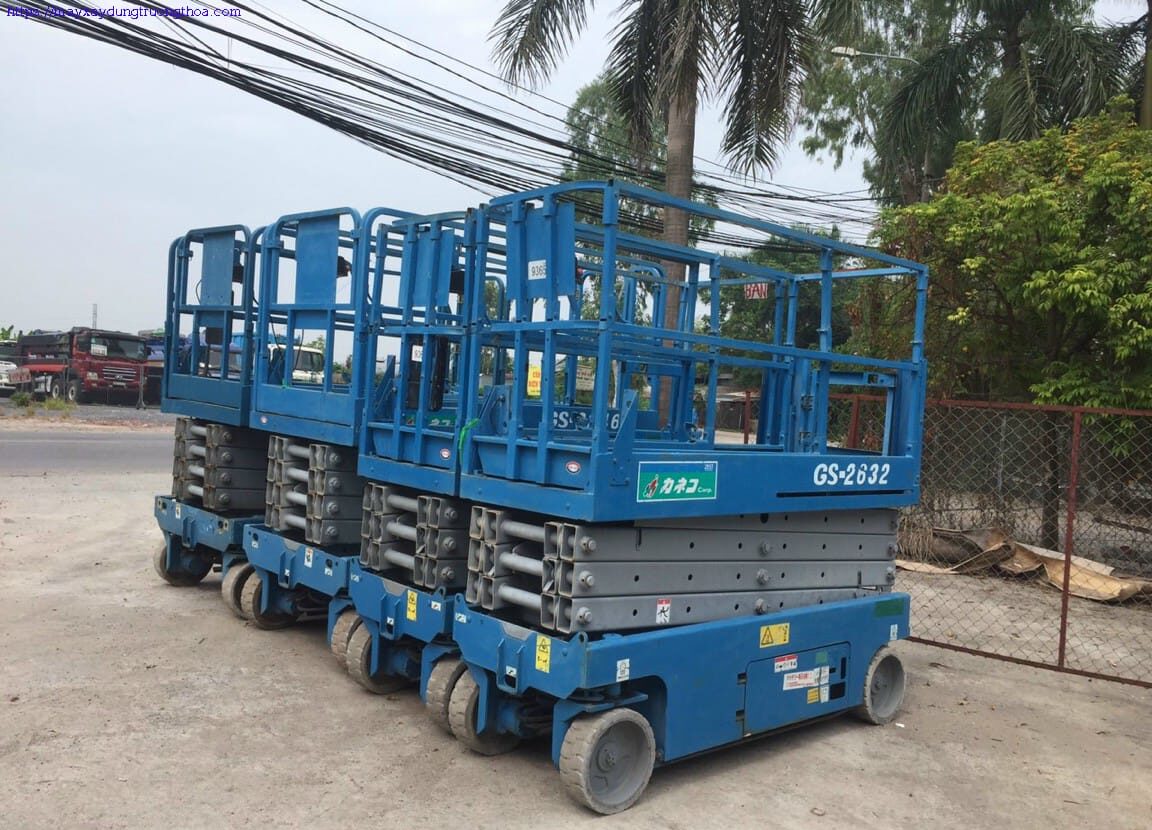 Cho thuê xe nâng cắt kéo GS-3246 tại KCN Thăng Long II, Hưng Yên