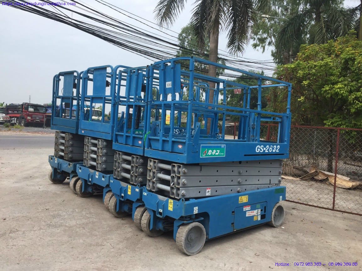 Cho thuê xe nâng cắt kéo GS-3246 tại KCN Thăng Long II, Hưng Yên