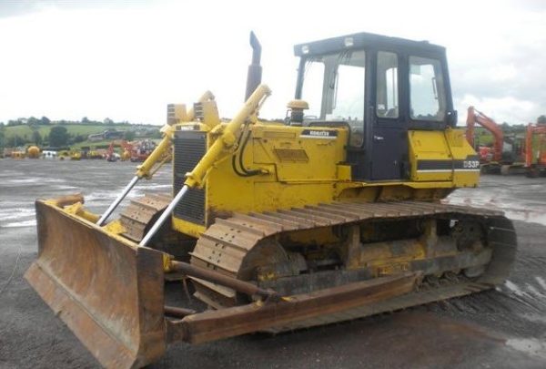 Máy ủi Komatsu D53E-16 / D53P-16