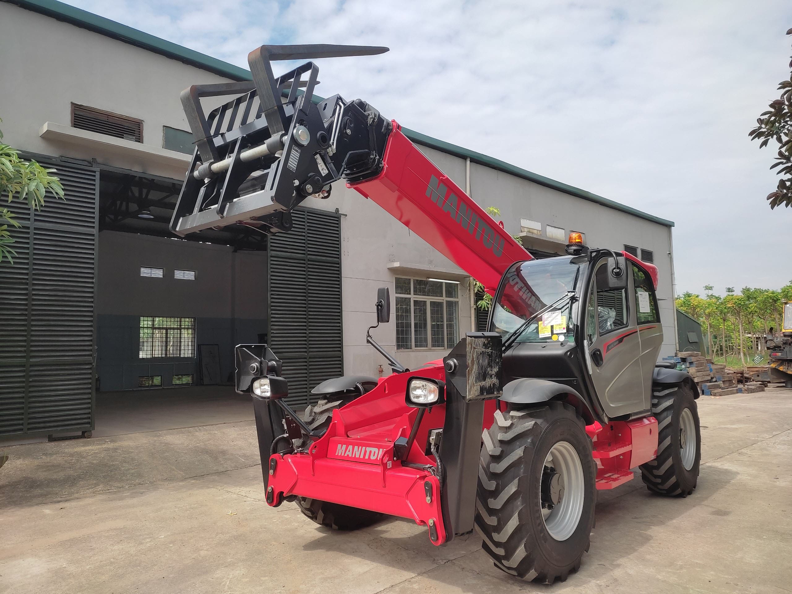 Manitou cho ra mắt mẫu xe nâng đa năng phân khúc tầm trung mới