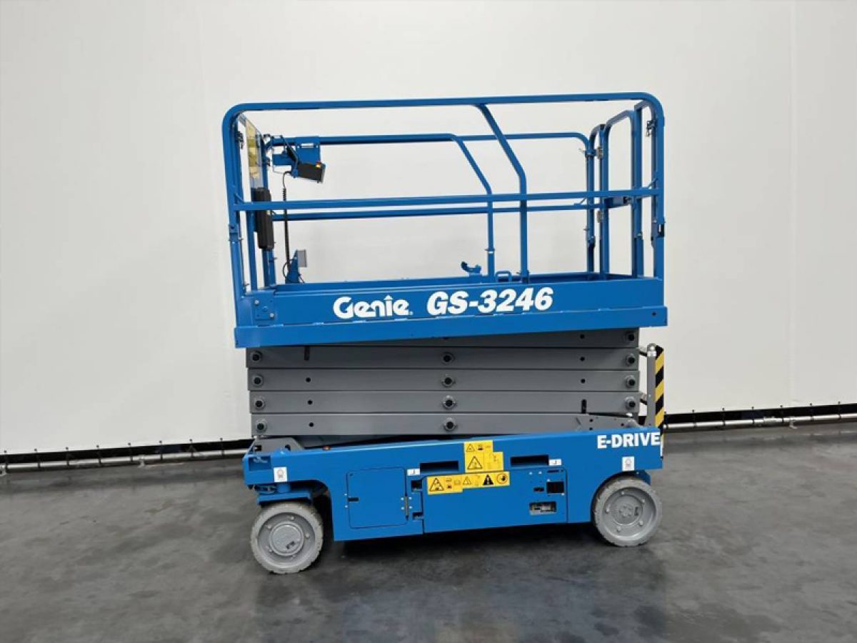 Xe nâng người chạy điện chiều cao 12m Genie GS3246