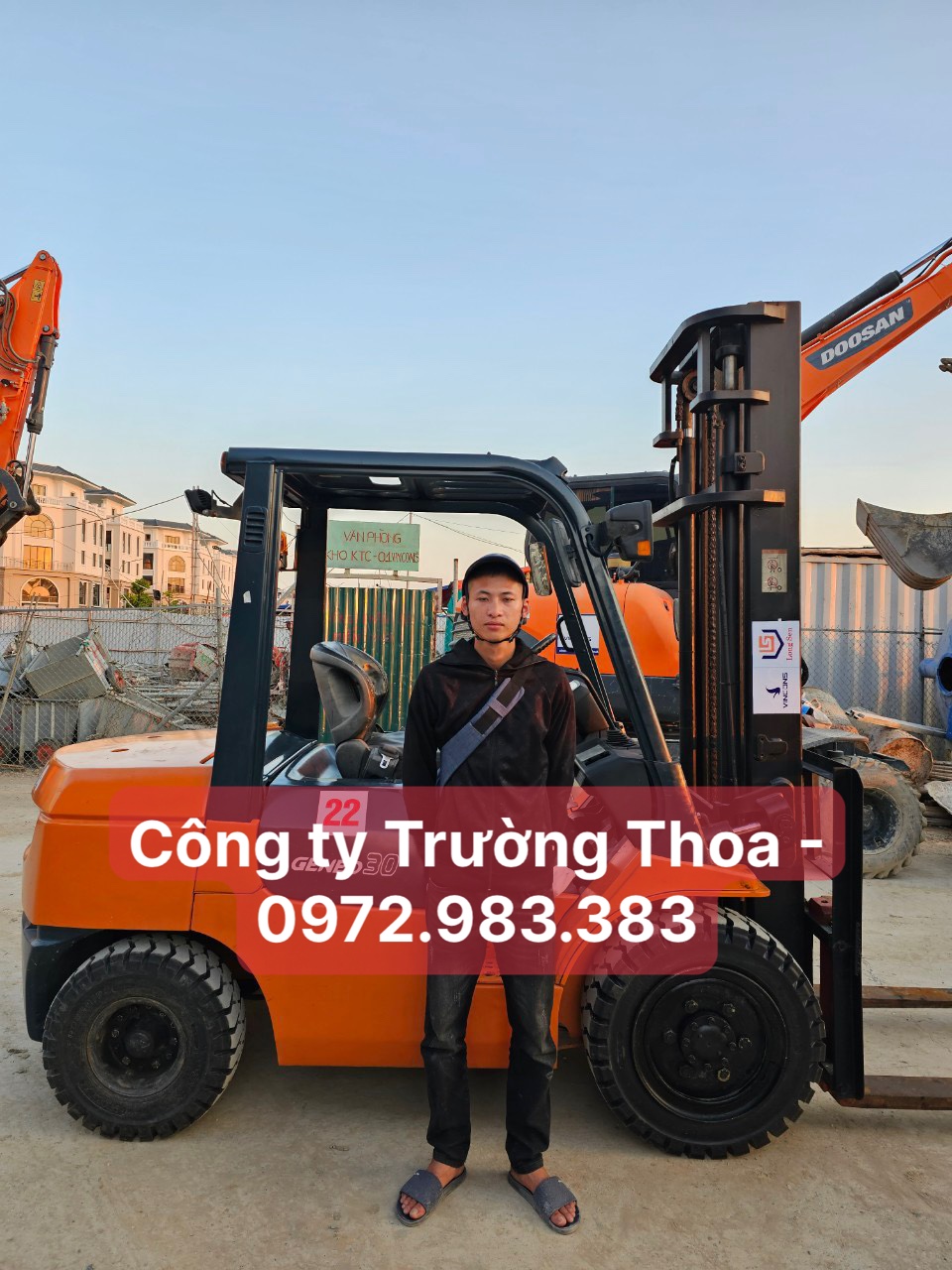 Chuyên xe nâng hàng giá rẻ 0972.983.383