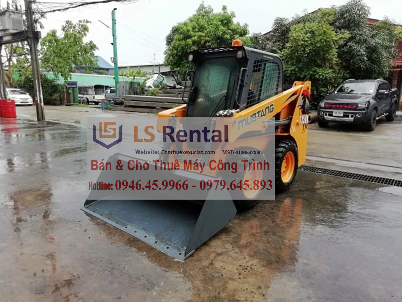 Dịch vụ cho thuê xe xúc lật Mustang 1350R bao trọn gói, gọi là có